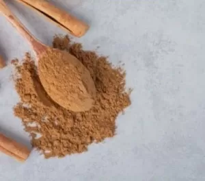 cinnamon-sticks-blended-powder-wooden-spoon